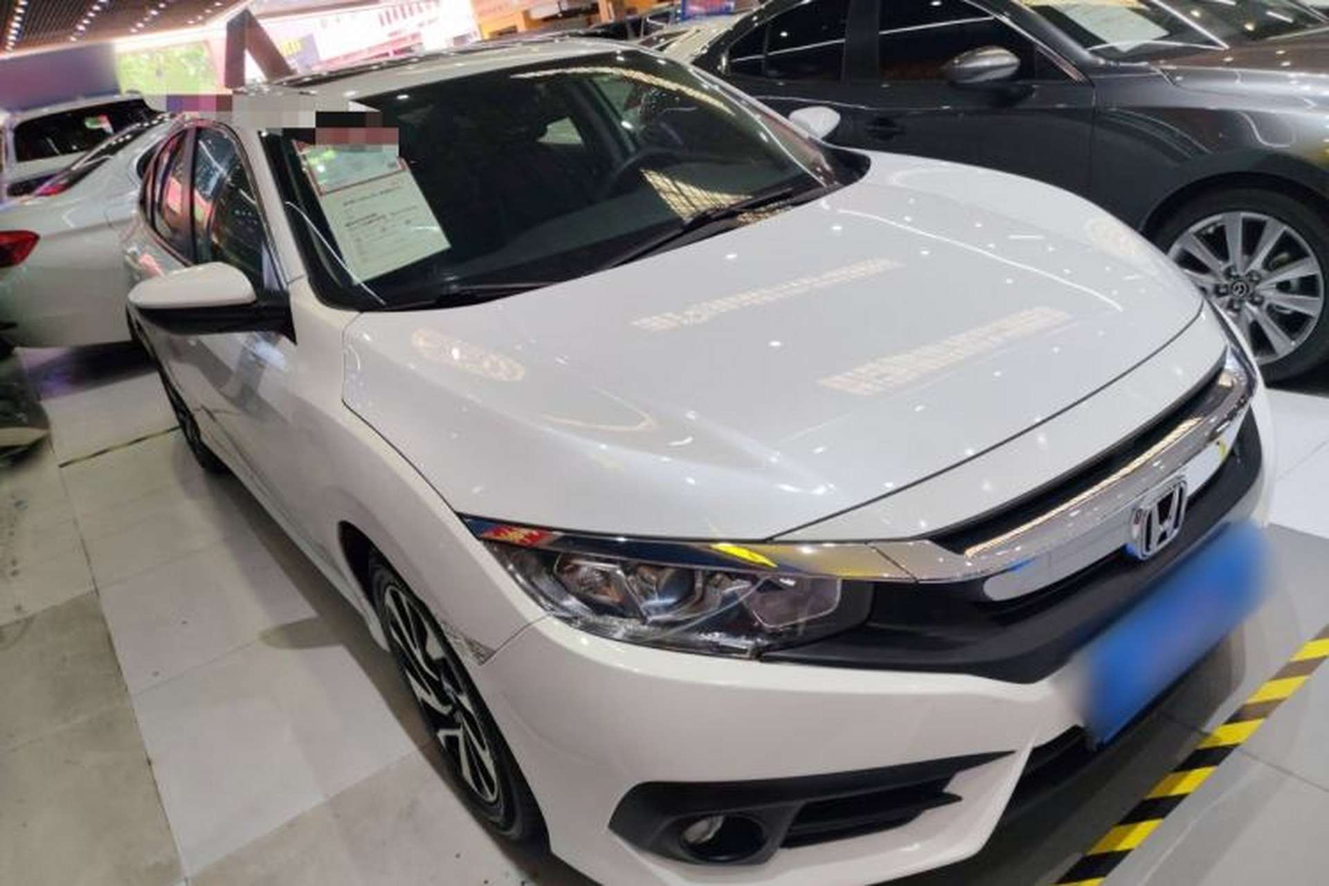 Used Honda Civic 2016 220TURBO CVT Luxury Edition Front Right 45 Deg