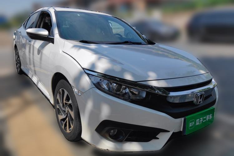 Used Honda Civic 2016 220TURBO Manual Luxury Edition Front Right 45 Deg