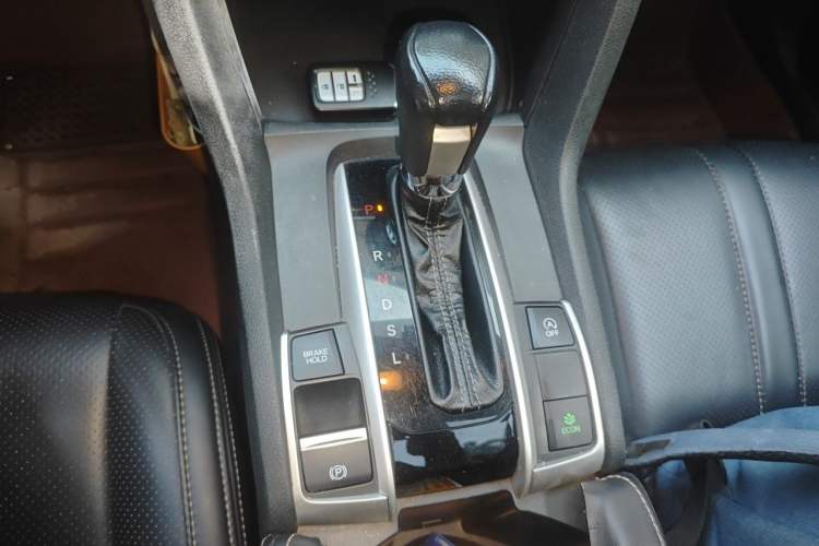 Used Honda Civic 2016 220TURBO CVT Luxury Edition Gear Lever