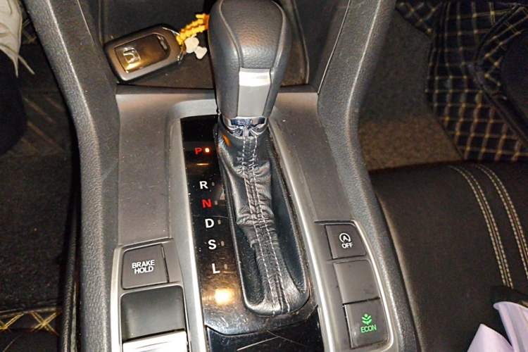 Used Honda Civic 2016 220TURBO CVT Luxury Edition Gear Lever