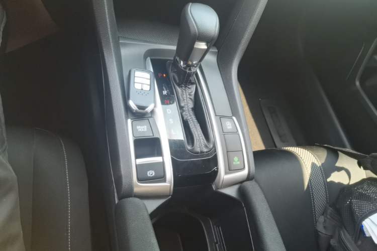 Used Honda Civic 2016 220TURBO CVT Luxury Edition Gear Lever
