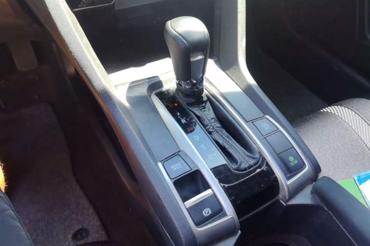 Used Honda Civic 2016 220TURBO CVT Luxury Edition Gear Lever