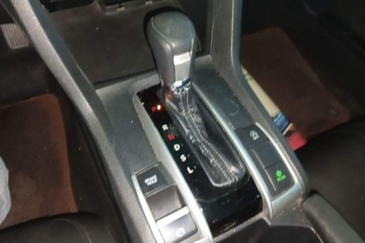 Used Honda Civic 2016 220TURBO CVT Luxury Edition Gear Lever