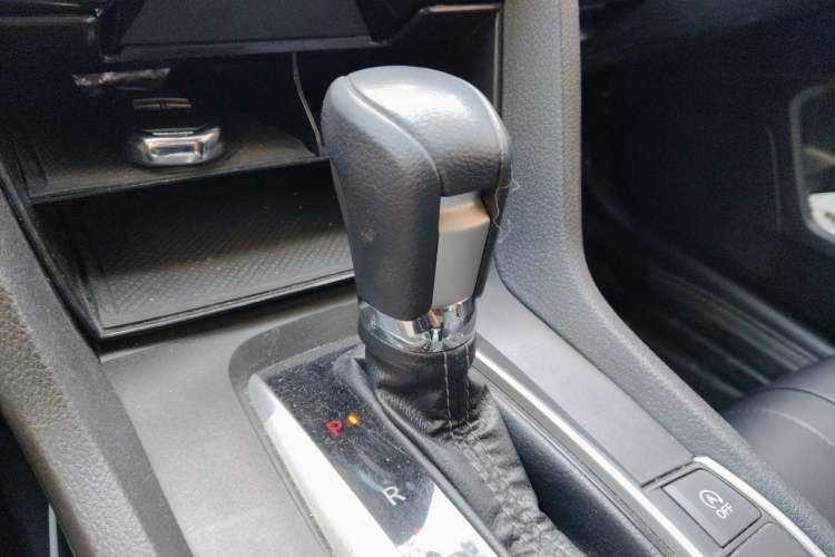 Used Honda Civic 2016 220TURBO CVT Luxury Edition Gear Lever