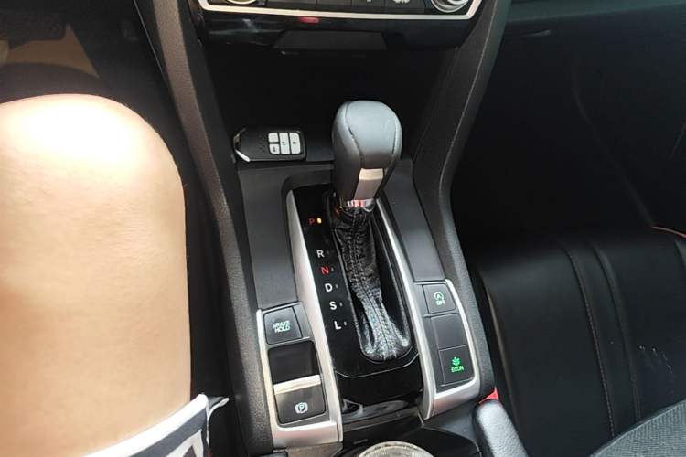 Used Honda Civic 2016 220TURBO CVT Luxury Edition Gear Lever