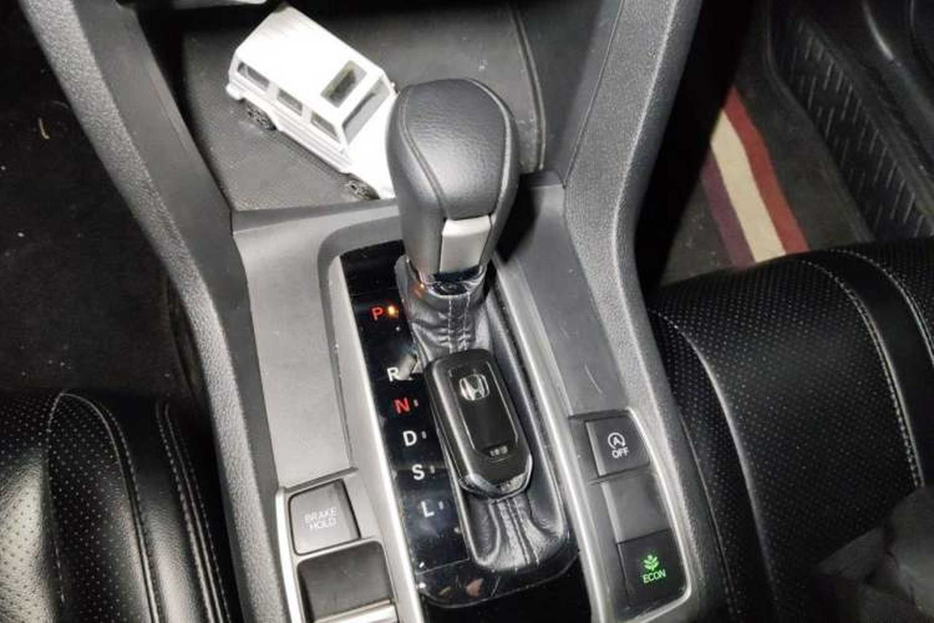 Used Honda Civic 2016 220TURBO CVT Luxury Edition Gear Lever