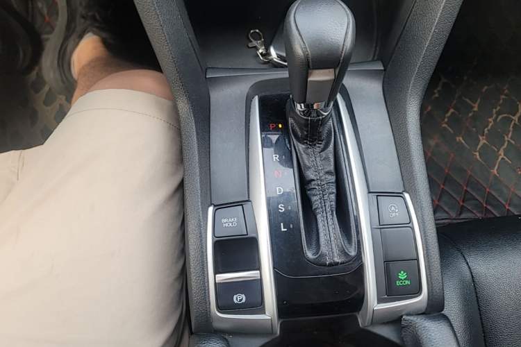 Used Honda Civic 2016 220TURBO CVT Luxury Edition Gear Lever