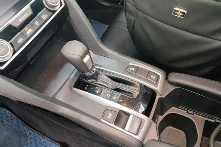 Used Honda Civic 2016 220TURBO CVT Luxury Edition Gear Lever