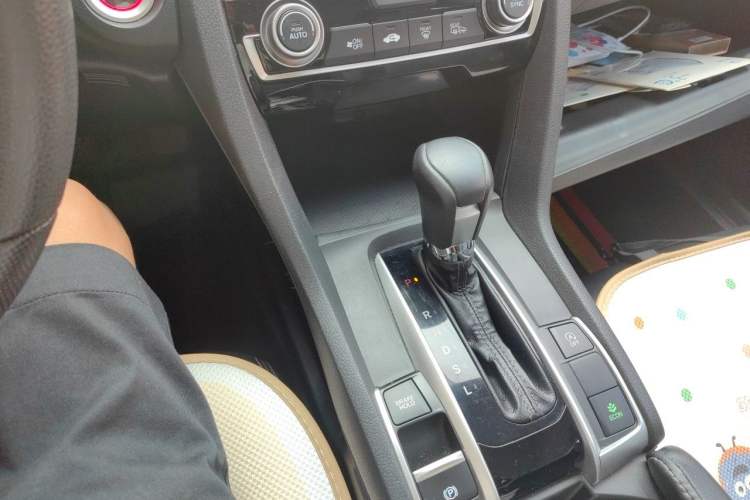 Used Honda Civic 2016 220TURBO CVT Luxury Edition Gear Lever