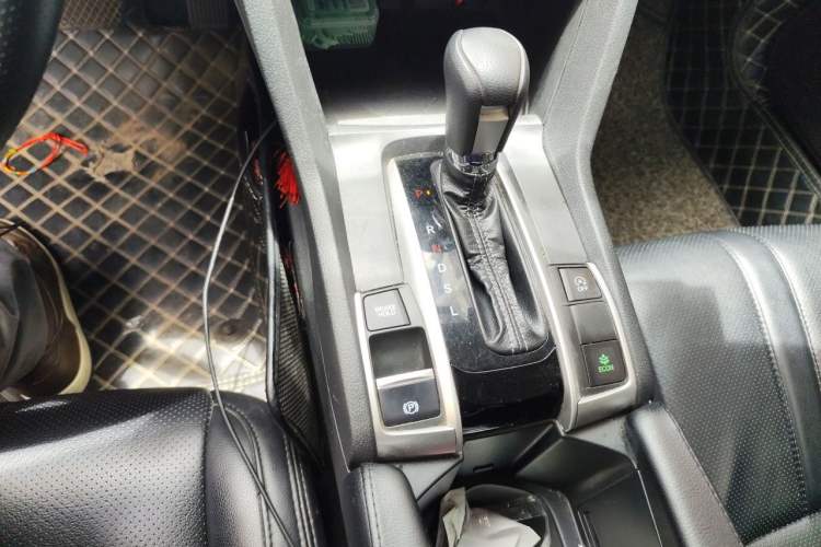 Used Honda Civic 2016 220TURBO CVT Luxury Edition Gear Lever