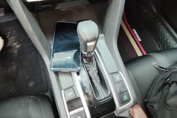 Used Honda Civic 2016 220TURBO CVT Luxury Edition Gear Lever