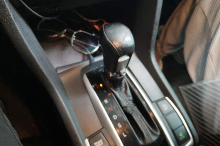 Used Honda Civic 2016 220TURBO CVT Prestige Edition Gear Lever