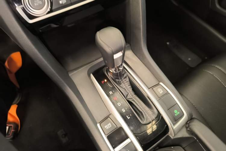 Used Honda Civic 2016 220TURBO CVT Luxury Edition Gear Lever