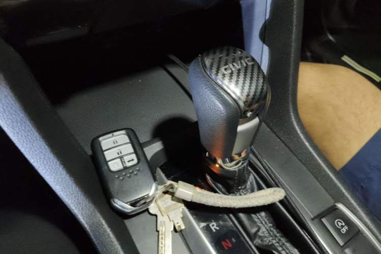 Used Honda Civic 2016 220TURBO CVT Luxury Edition Gear Lever