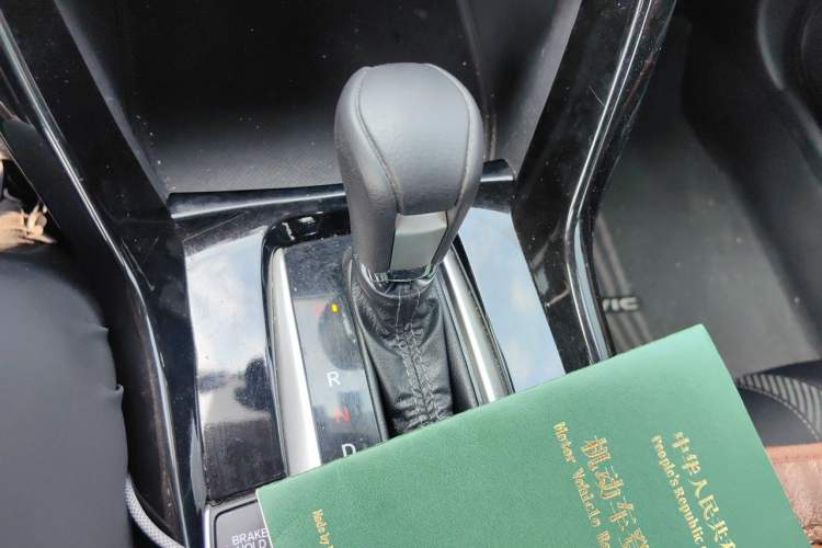 Used Honda Civic 2016 220TURBO CVT Luxury Edition Gear Lever