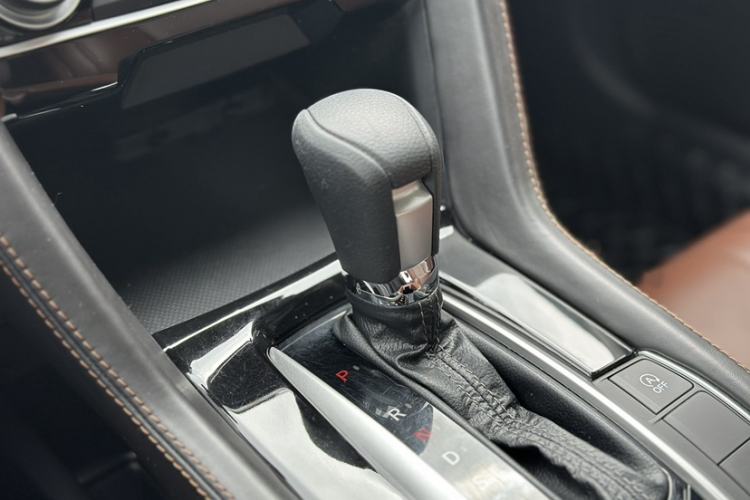 Used Honda Civic 2016 220TURBO CVT Luxury Edition Gear Lever