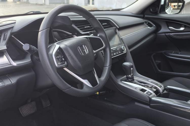 Used Honda Civic 2016 220TURBO CVT Luxury Edition Interior 1