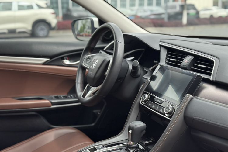 Used Honda Civic 2016 220TURBO CVT Luxury Edition Interior 1