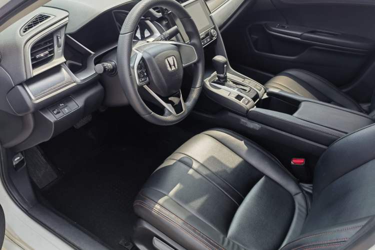 Used Honda Civic 2016 220TURBO CVT Luxury Edition Interior 2