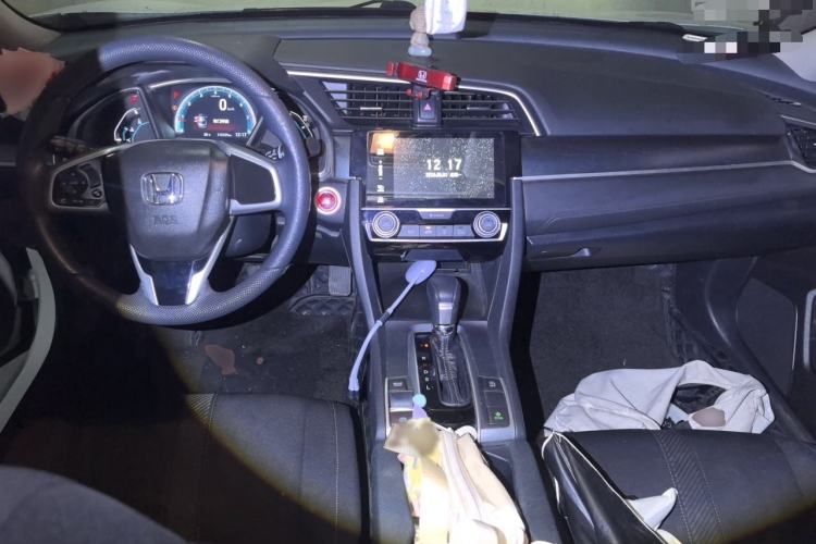 Used Honda Civic 2016 220TURBO CVT Luxury Edition Interior 2