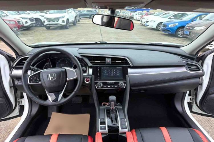 Used Honda Civic 2016 220TURBO CVT Luxury Edition Interior 2
