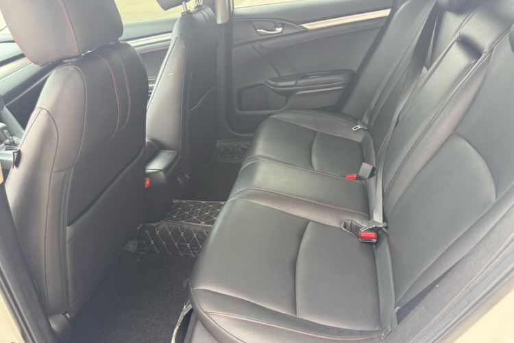 Used Honda Civic 2016 220TURBO CVT Luxury Edition Interior 2
