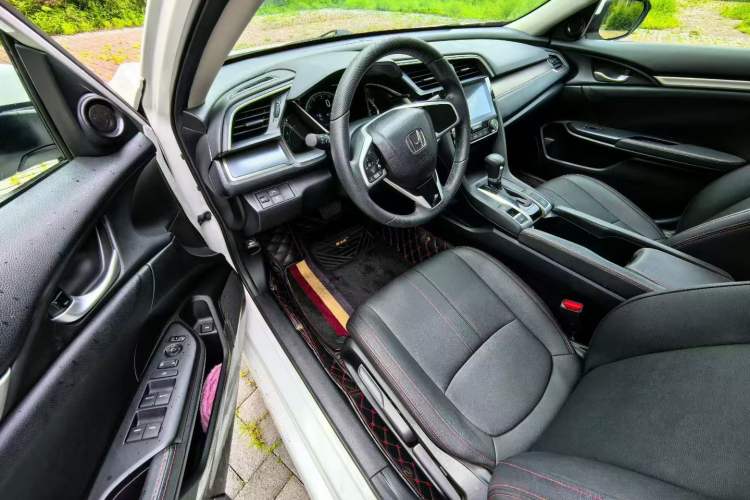 Used Honda Civic 2016 220TURBO CVT Luxury Edition Interior 2