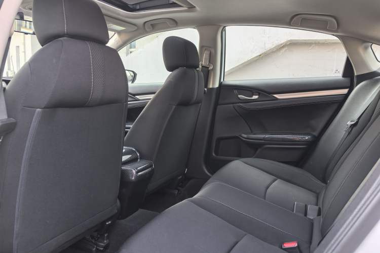 Used Honda Civic 2016 220TURBO CVT Luxury Edition Interior 2