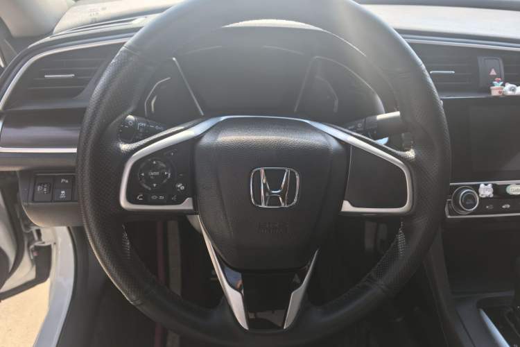 Used Honda Civic 2016 220TURBO CVT Luxury Edition Interior 2