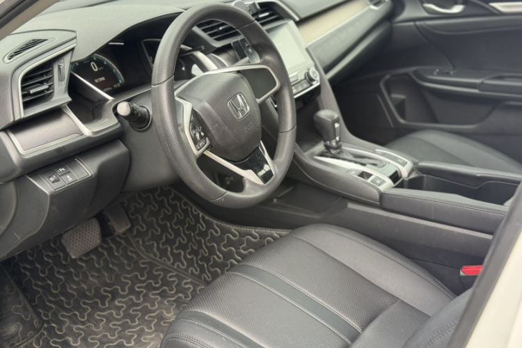 Used Honda Civic 2016 220TURBO CVT Luxury Edition Interior 2