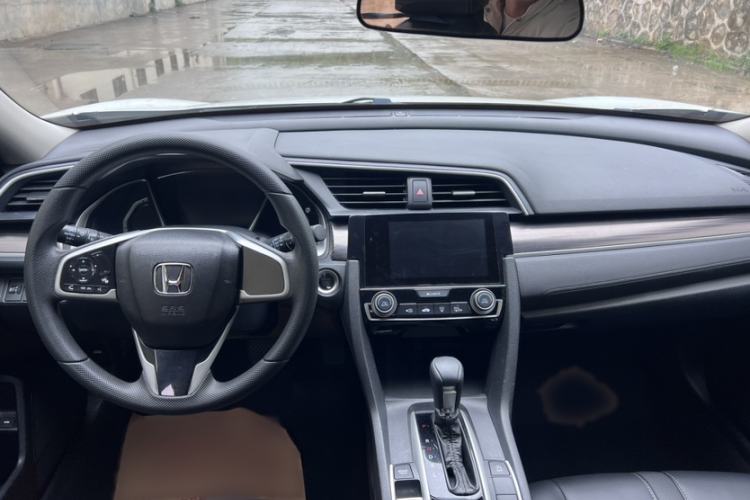 Used Honda Civic 2016 220TURBO CVT Luxury Edition Interior 2