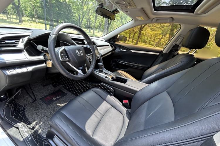 Used Honda Civic 2016 220TURBO CVT Luxury Edition Interior 2