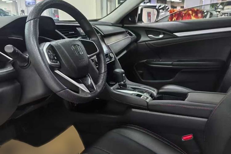Used Honda Civic 2016 220TURBO CVT Luxury Edition Interior 2