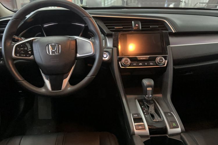 Used Honda Civic 2016 220TURBO CVT Luxury Edition Interior 3