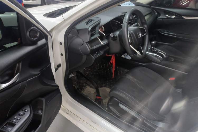 Used Honda Civic 2016 220TURBO Manual Luxury Edition Interior 3