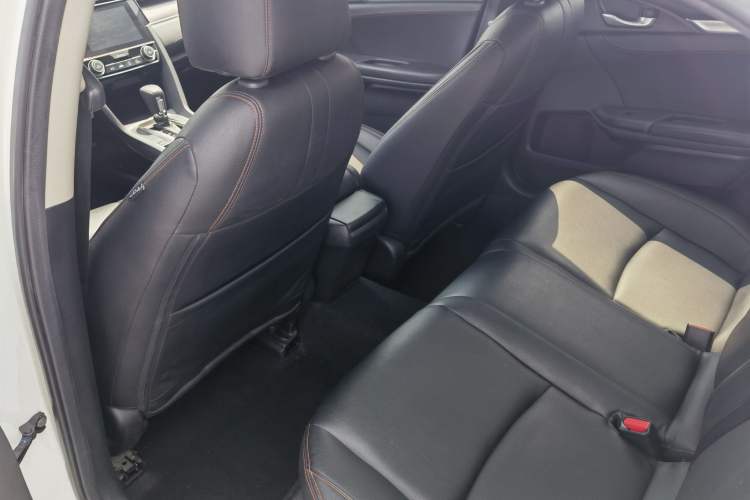 Used Honda Civic 2016 220TURBO CVT Luxury Edition Interior 3