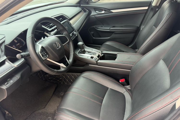 Used Honda Civic 2016 220TURBO CVT Luxury Edition Interior 3