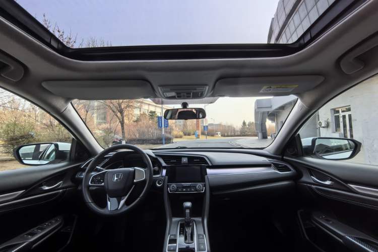 Used Honda Civic 2016 220TURBO CVT Luxury Edition Interior 3