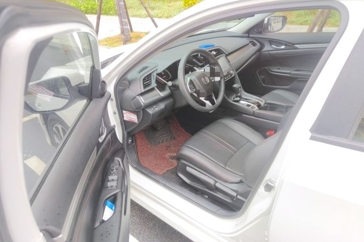 Used Honda Civic 2016 220TURBO CVT Luxury Edition Interior 3
