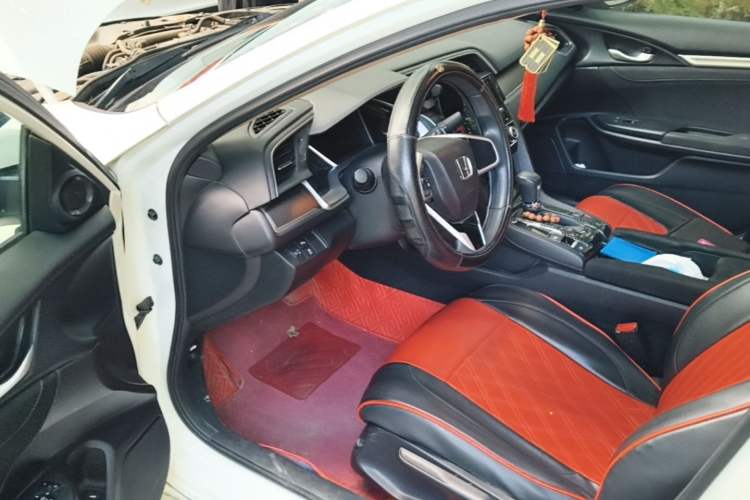Used Honda Civic 2016 220TURBO CVT Luxury Edition Interior 3