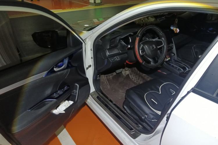 Used Honda Civic 2016 180TURBO CVT Comfort Version Interior 3