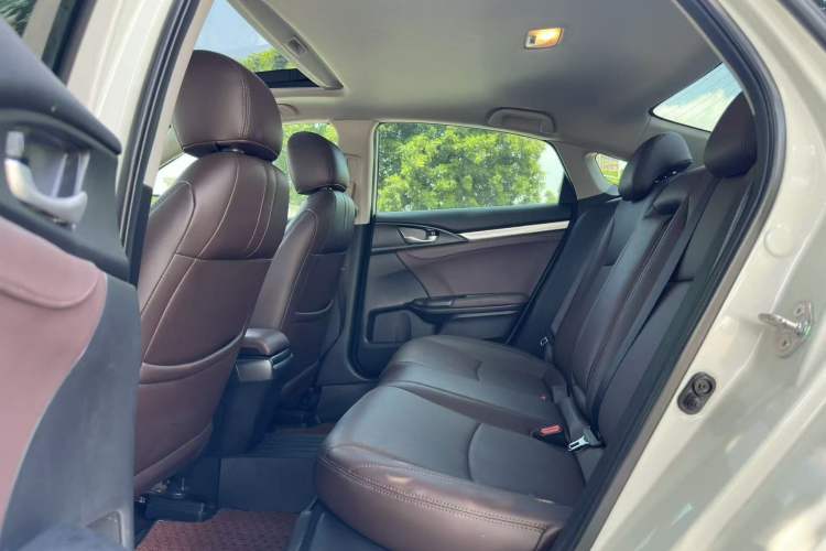 Used Honda Civic 2016 220TURBO CVT Luxury Edition Interior 3
