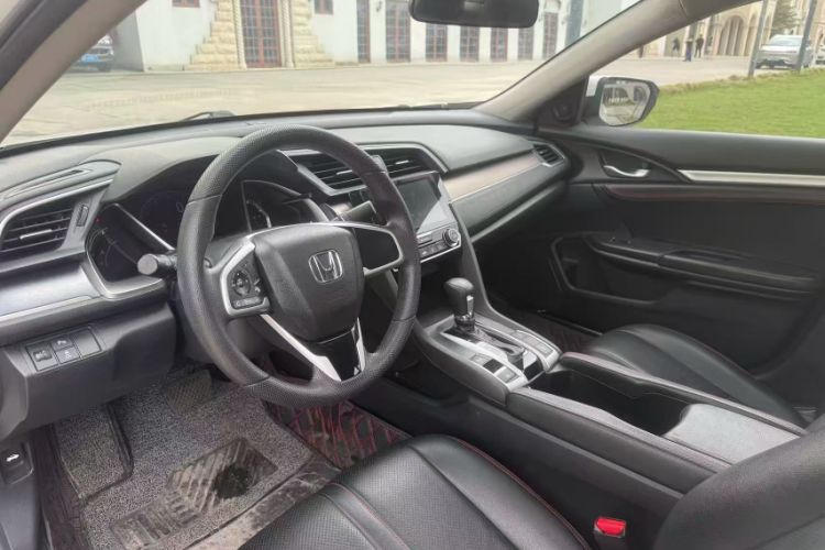 Used Honda Civic 2016 220TURBO CVT Luxury Edition Interior 3