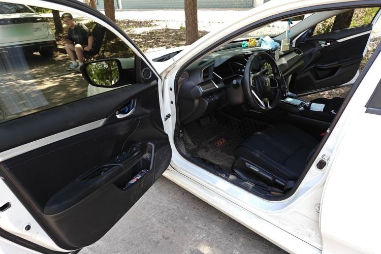 Used Honda Civic 2016 220TURBO CVT Luxury Edition Interior 3