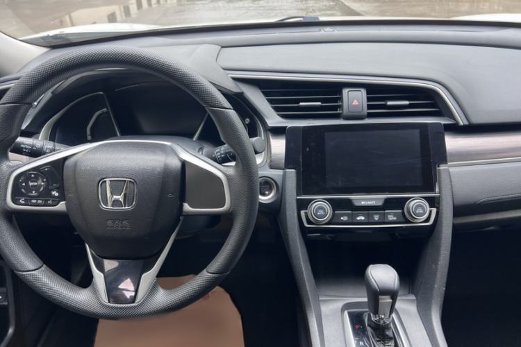 Used Honda Civic 2016 220TURBO CVT Luxury Edition Interior 3