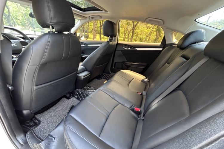 Used Honda Civic 2016 220TURBO CVT Luxury Edition Interior 3