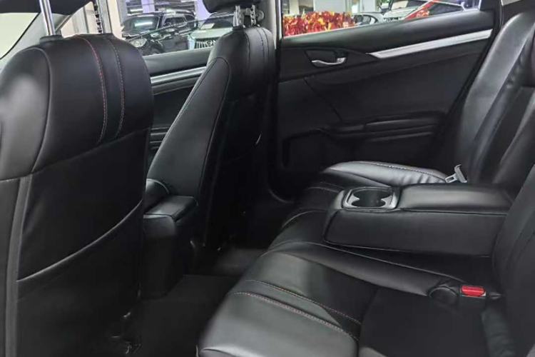 Used Honda Civic 2016 220TURBO CVT Luxury Edition Interior 3