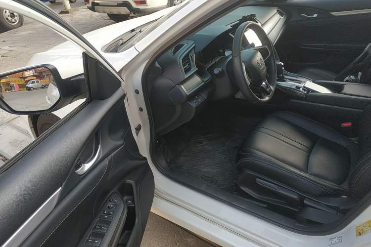 Used Honda Civic 2016 180TURBO CVT Comfort Version Interior 3