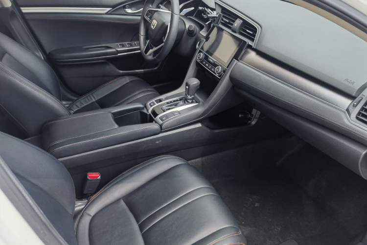 Used Honda Civic 2016 220TURBO CVT Luxury Edition Interior 4