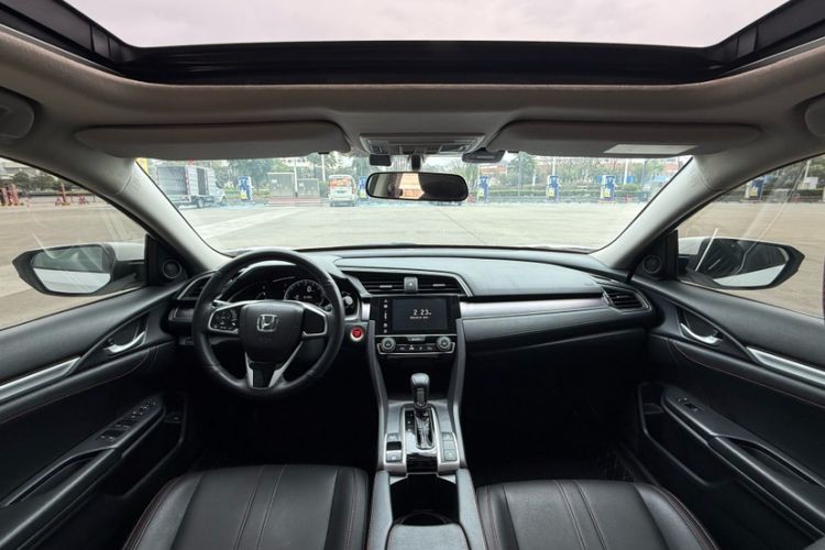Used Honda Civic 2016 220TURBO CVT Luxury Edition Interior 4